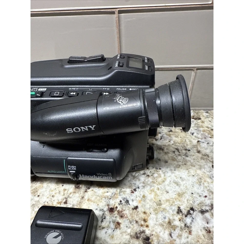 Sony CCD-TR6 8mm Video8 Handycam Camcorder Video Transfer untested No Charger